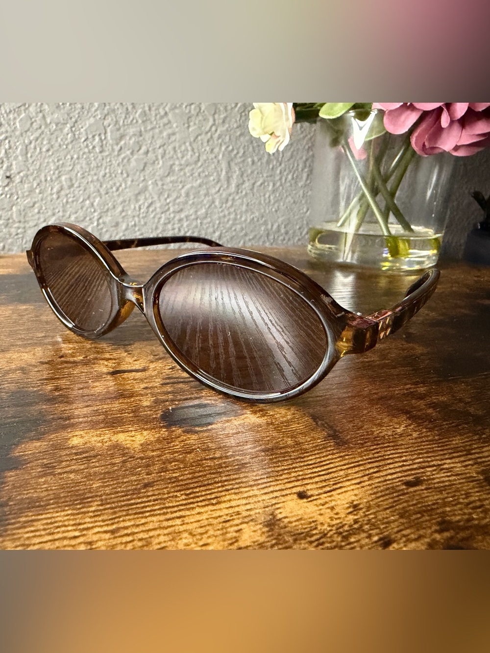 Women's Oval Sunglasses in Tortoise Brown